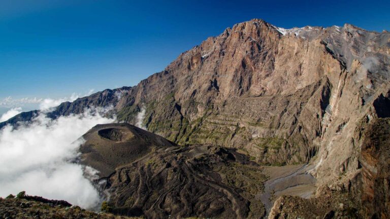 mount meru trekking3